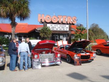 Hooter's  2013