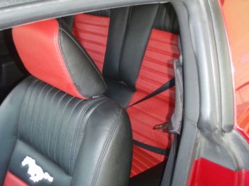05 Mustang w/ Retro Style Seats