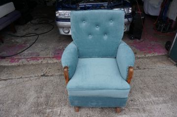 Blue Velvet Chair_2